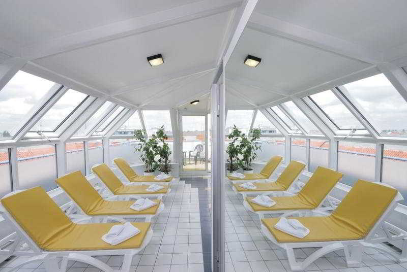 Moxy Berlin Humboldthain Park Экстерьер фото