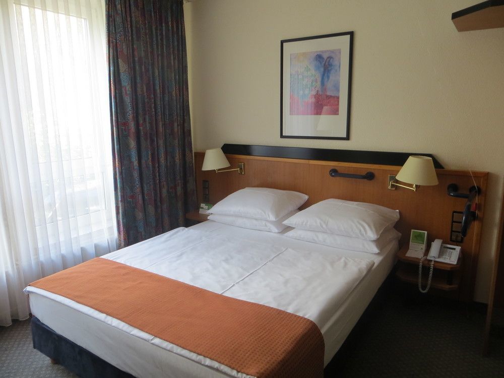 Moxy Berlin Humboldthain Park Экстерьер фото